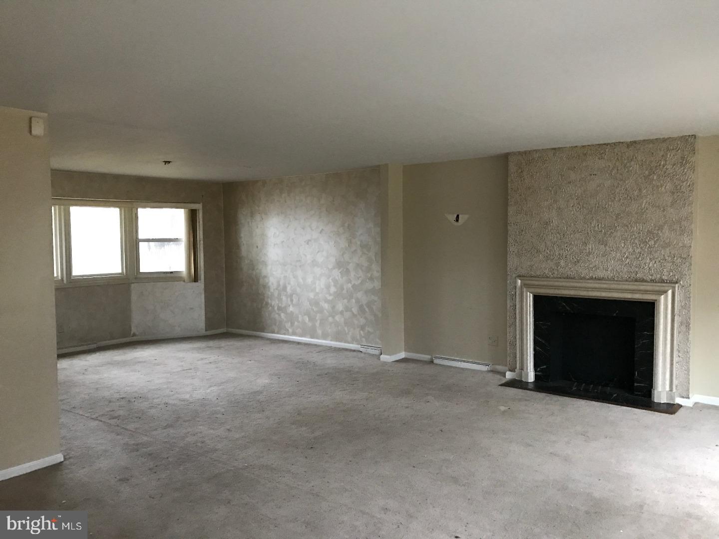 322 Old Farm Road Wyncote, PA 19095 - Photo 6 of 22 Living Room