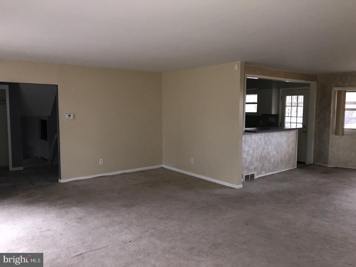 322 Old Farm Road Wyncote, PA 19095 - Photo 7 of 22 Living Room