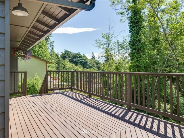 $865,000 | 3910 Northeast 199th Street, Lake Forest Park, WA 98155