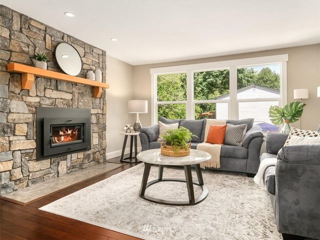 $865,000 | 3910 Northeast 199th Street, Lake Forest Park, WA 98155