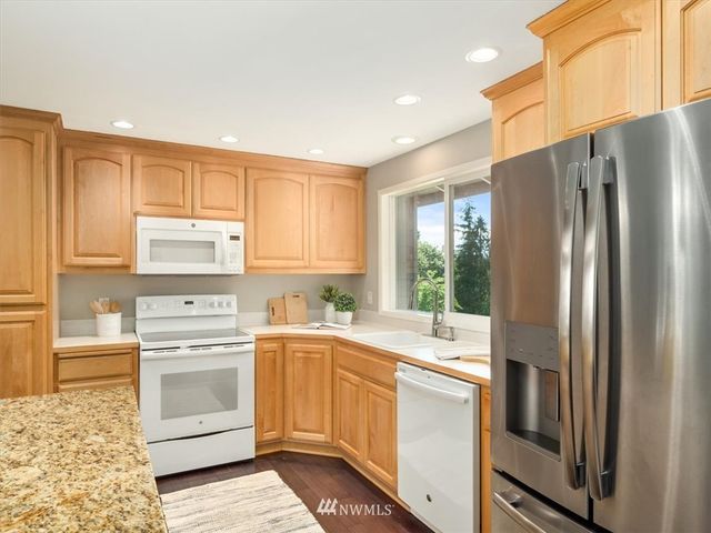 $865,000 | 3910 Northeast 199th Street, Lake Forest Park, WA 98155