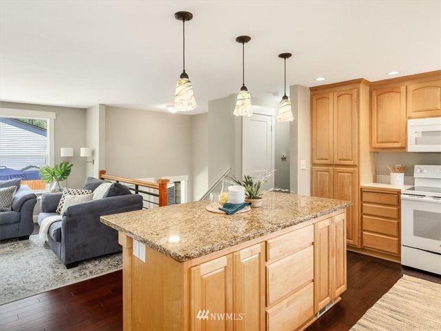 $865,000 | 3910 Northeast 199th Street, Lake Forest Park, WA 98155