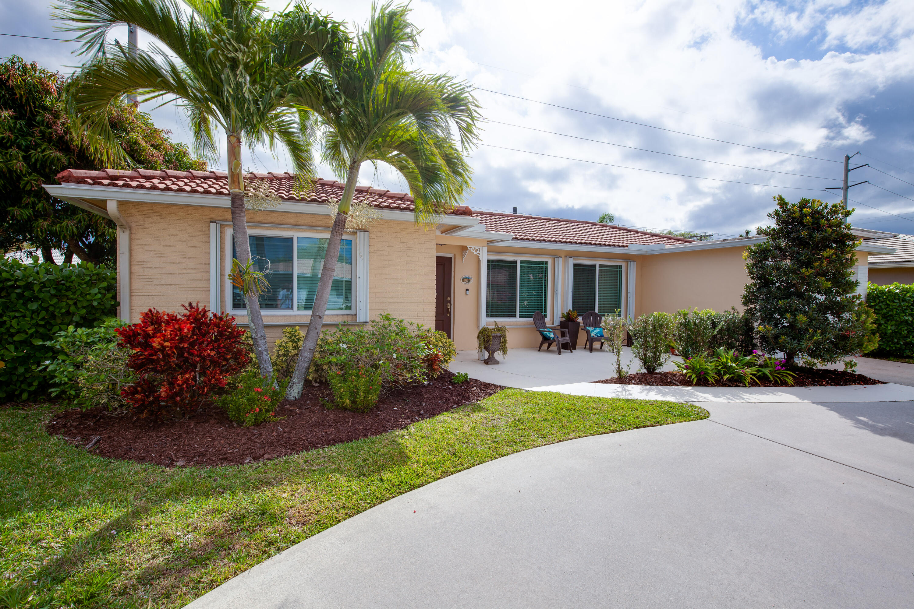 1214 Southwest 9th Avenue Boca Raton, FL 33486 - Photo 3 of 31 Front 3
