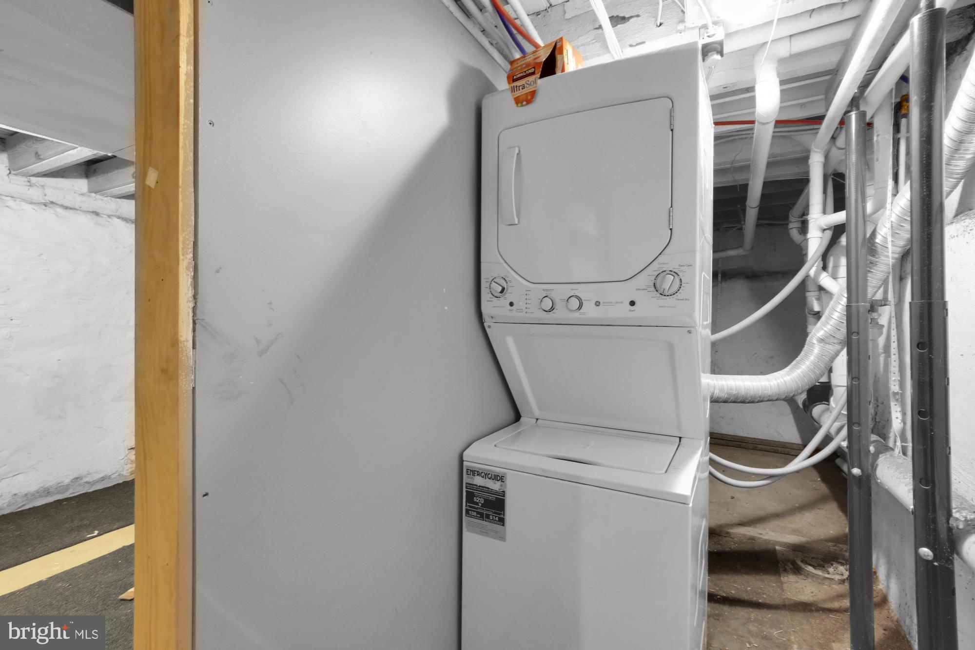 3215 Winter Street Philadelphia, PA 19104 - Photo 27 of 31 a utility room with dryer and washer