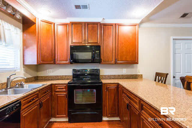 4208 North Chesterfield Drive Mobile, AL 36618 - Photo 4 of 21