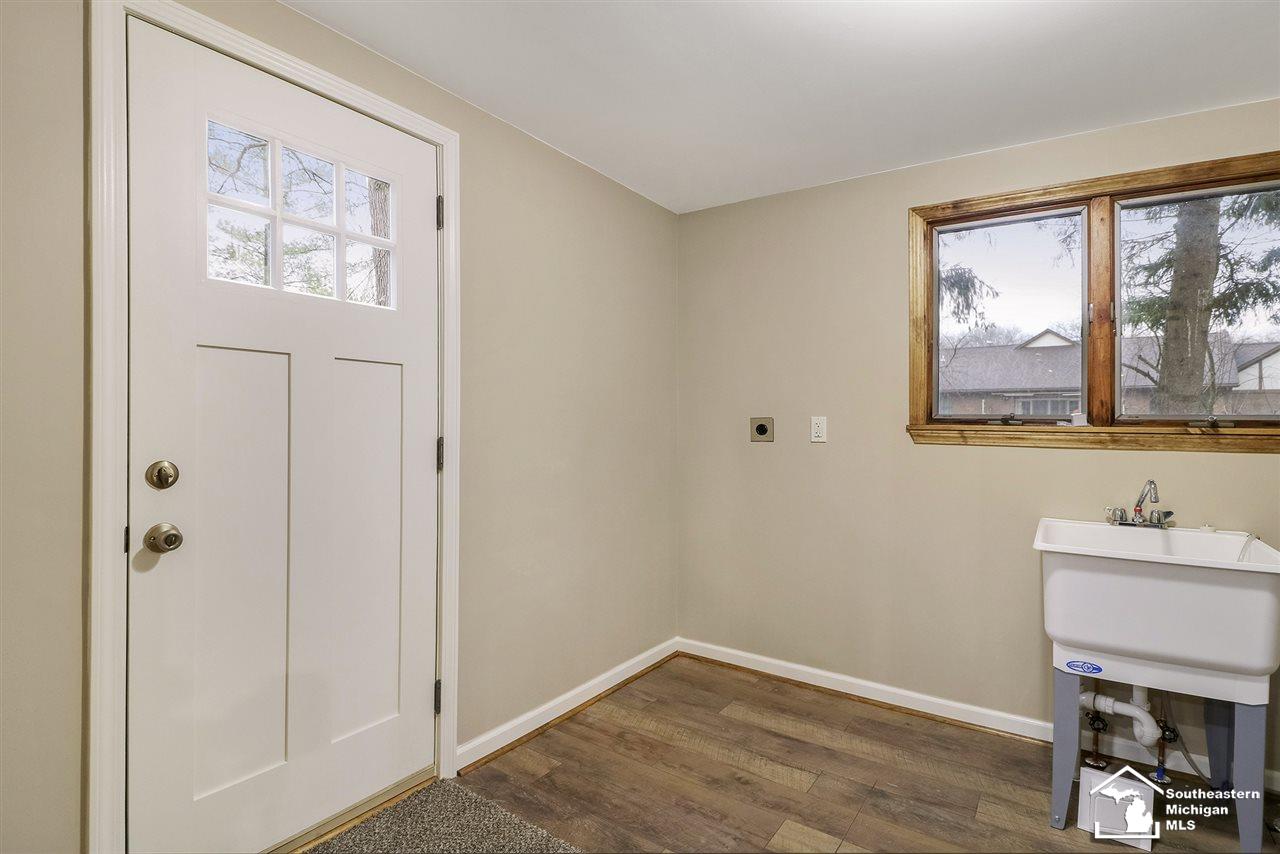 22699 Merriman Road New Boston, MI 48164 - Photo 12 of 40 31366825-11.JPG