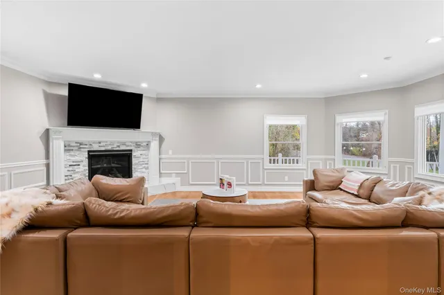 $3,999,888 | 717 West Montauk Highway, Bay Shore, NY 11706