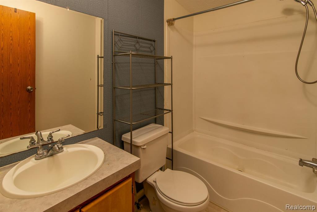 2421 Gibson Road Grand Blanc, MI 48439 - Photo 17 of 20 Gallery Image 17