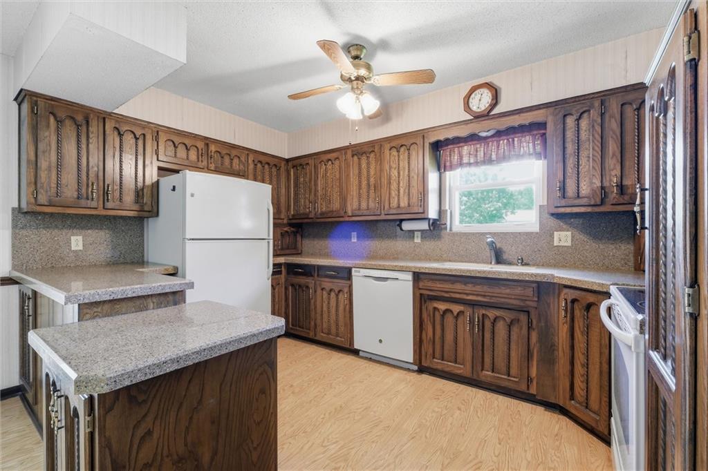 3300 South Phelps Road Independence, MO 64055 - Photo 8 of 31