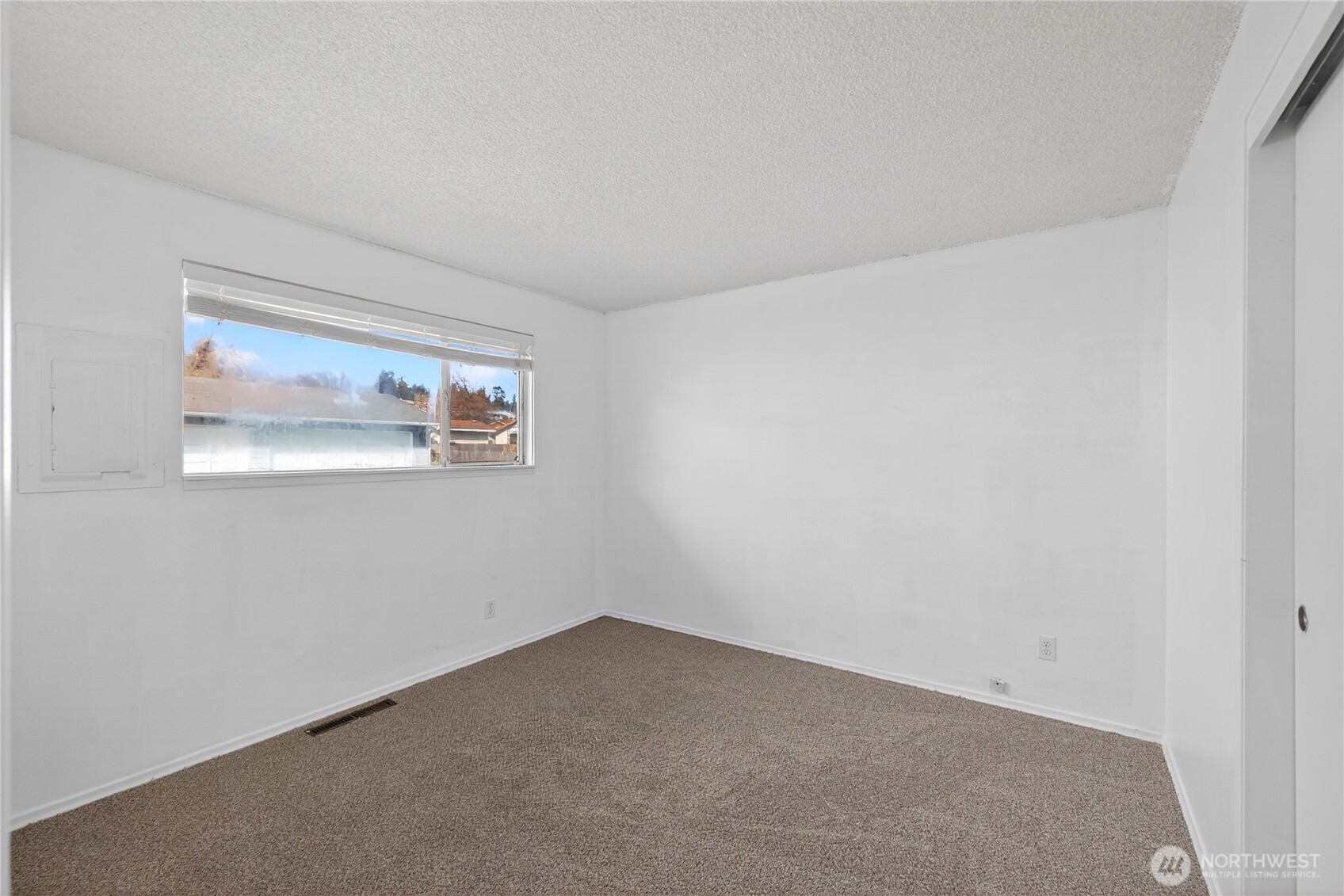 282 Southwest 10th Avenue Oak Harbor, WA 98277 - Photo 19 of 33 a view of a big room with closet