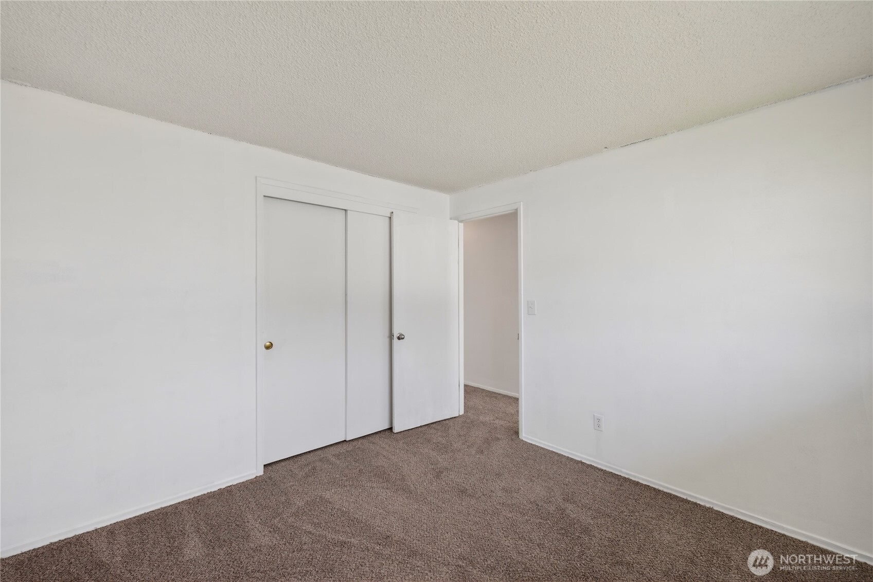 282 Southwest 10th Avenue Oak Harbor, WA 98277 - Photo 20 of 33 a view of an empty room