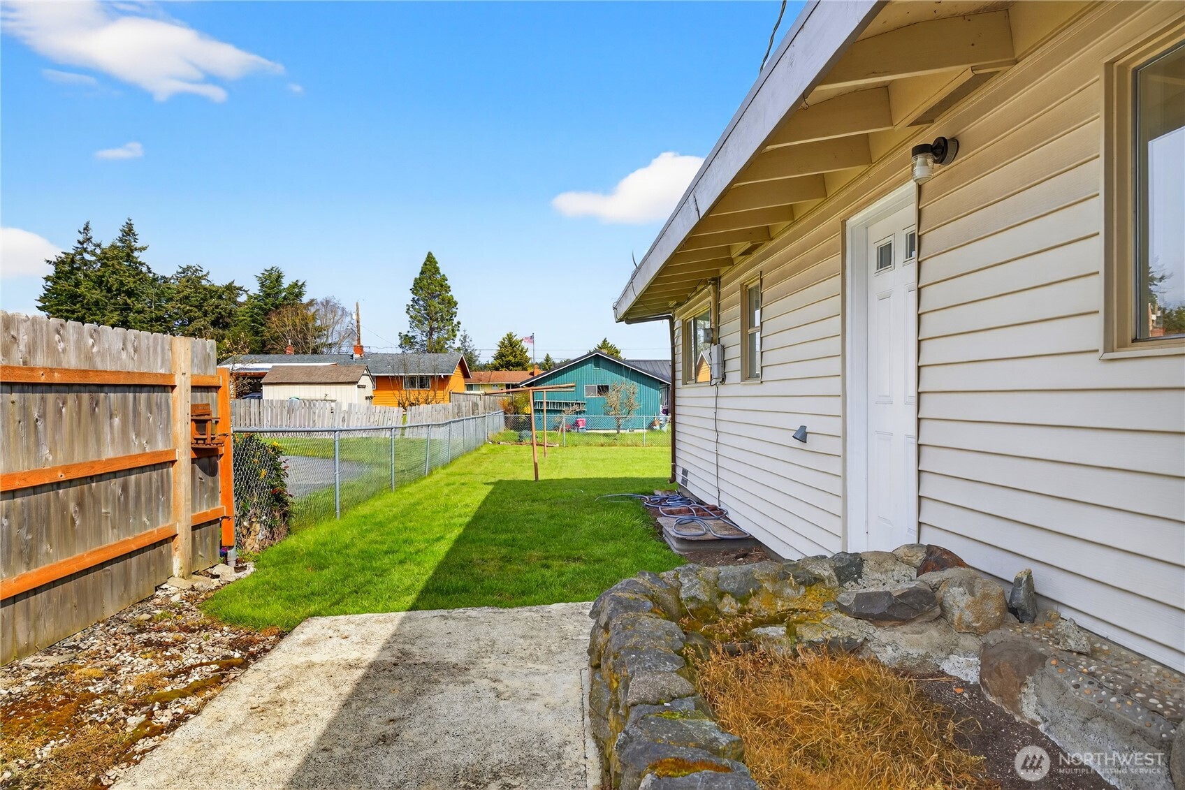 282 Southwest 10th Avenue Oak Harbor, WA 98277 - Photo 24 of 33 a view of a backyard with sitting area