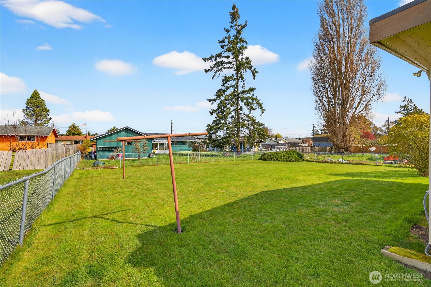 282 Southwest 10th Avenue Oak Harbor, WA 98277 - Photo 25 of 33