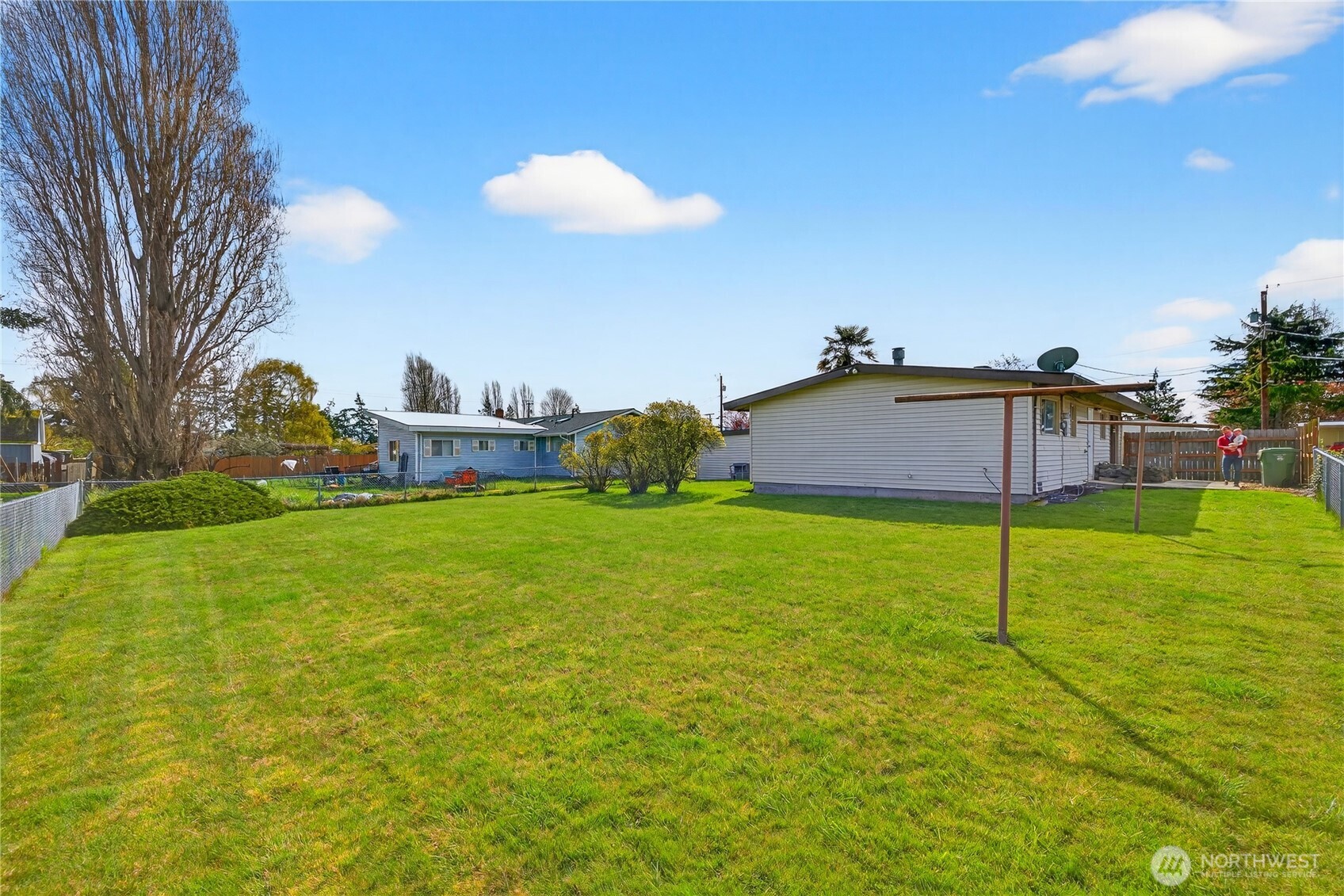 282 Southwest 10th Avenue Oak Harbor, WA 98277 - Photo 28 of 33 a house view with a outdoor space