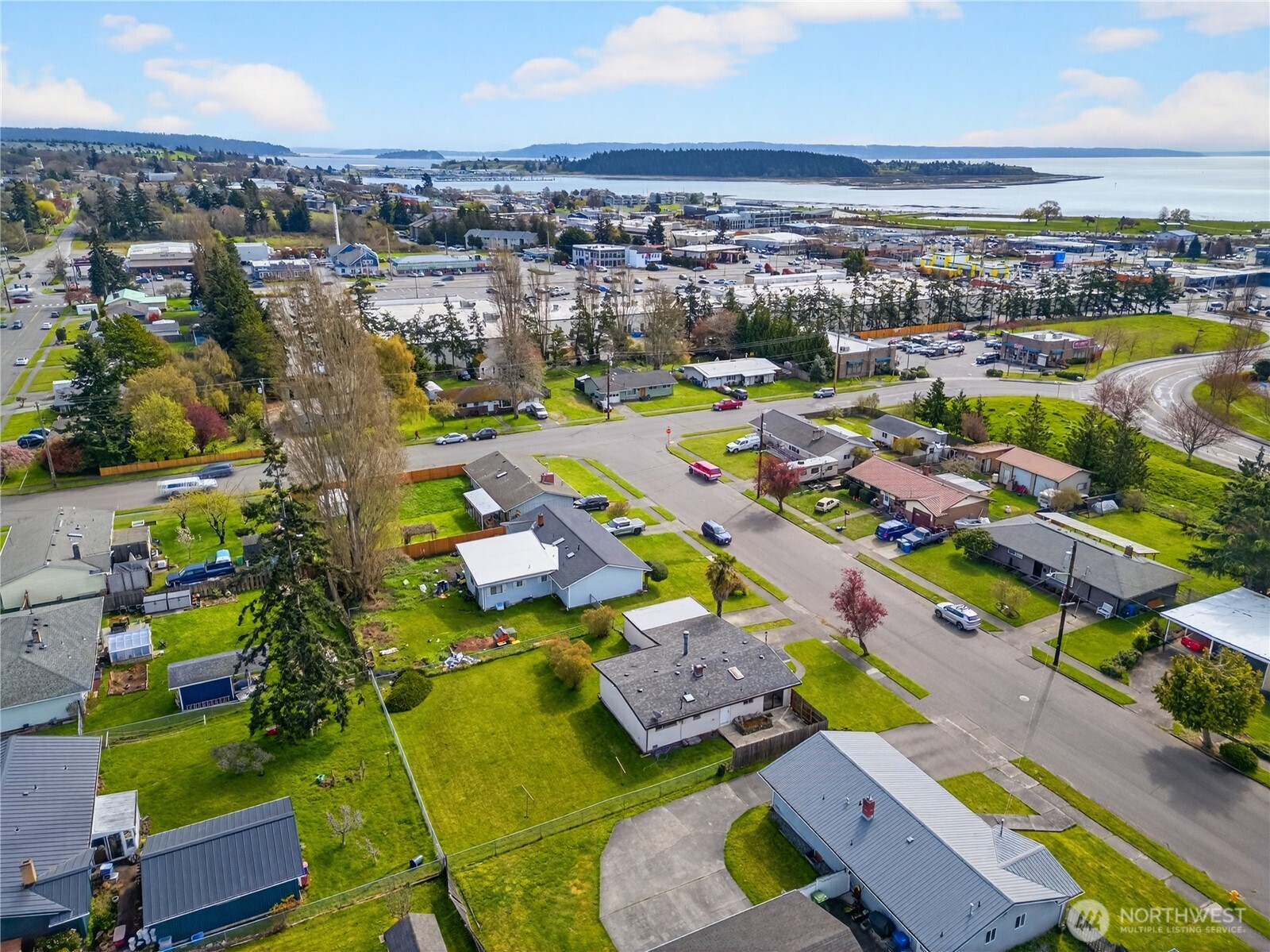 282 Southwest 10th Avenue Oak Harbor, WA 98277 - Photo 31 of 33 an aerial view of a city