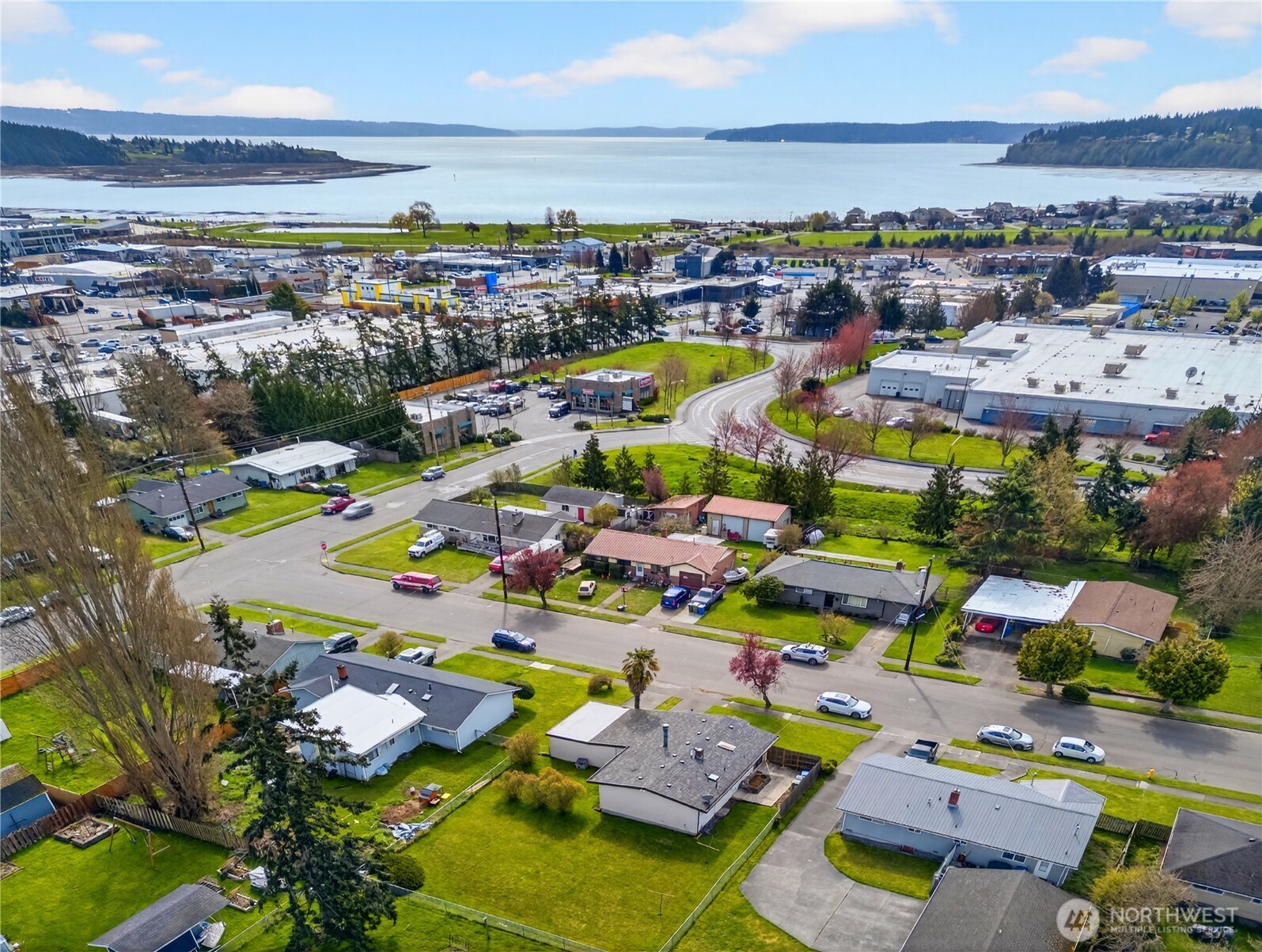 282 Southwest 10th Avenue Oak Harbor, WA 98277 - Photo 32 of 33 a city view
