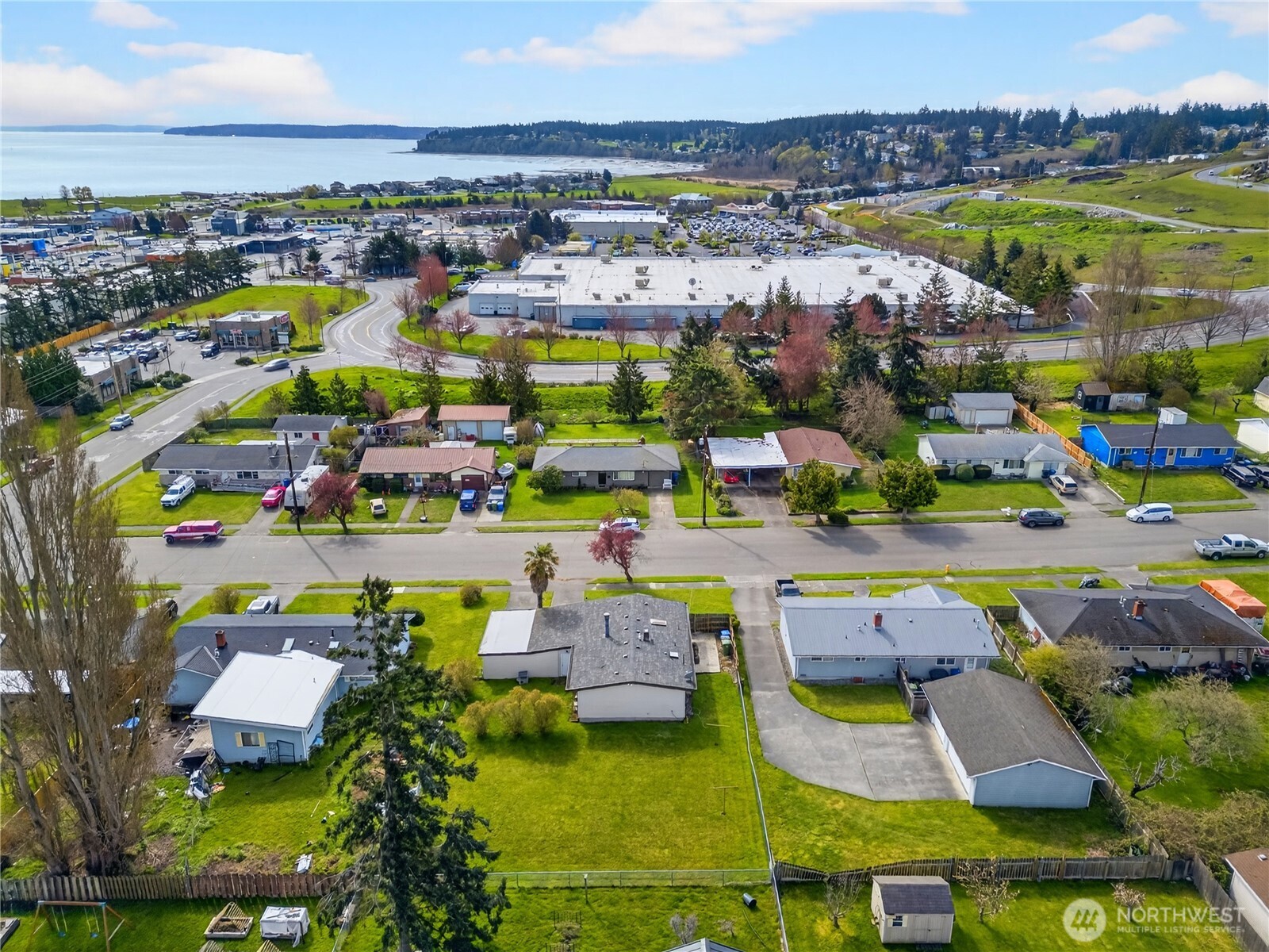 282 Southwest 10th Avenue Oak Harbor, WA 98277 - Photo 33 of 33 a view of a city