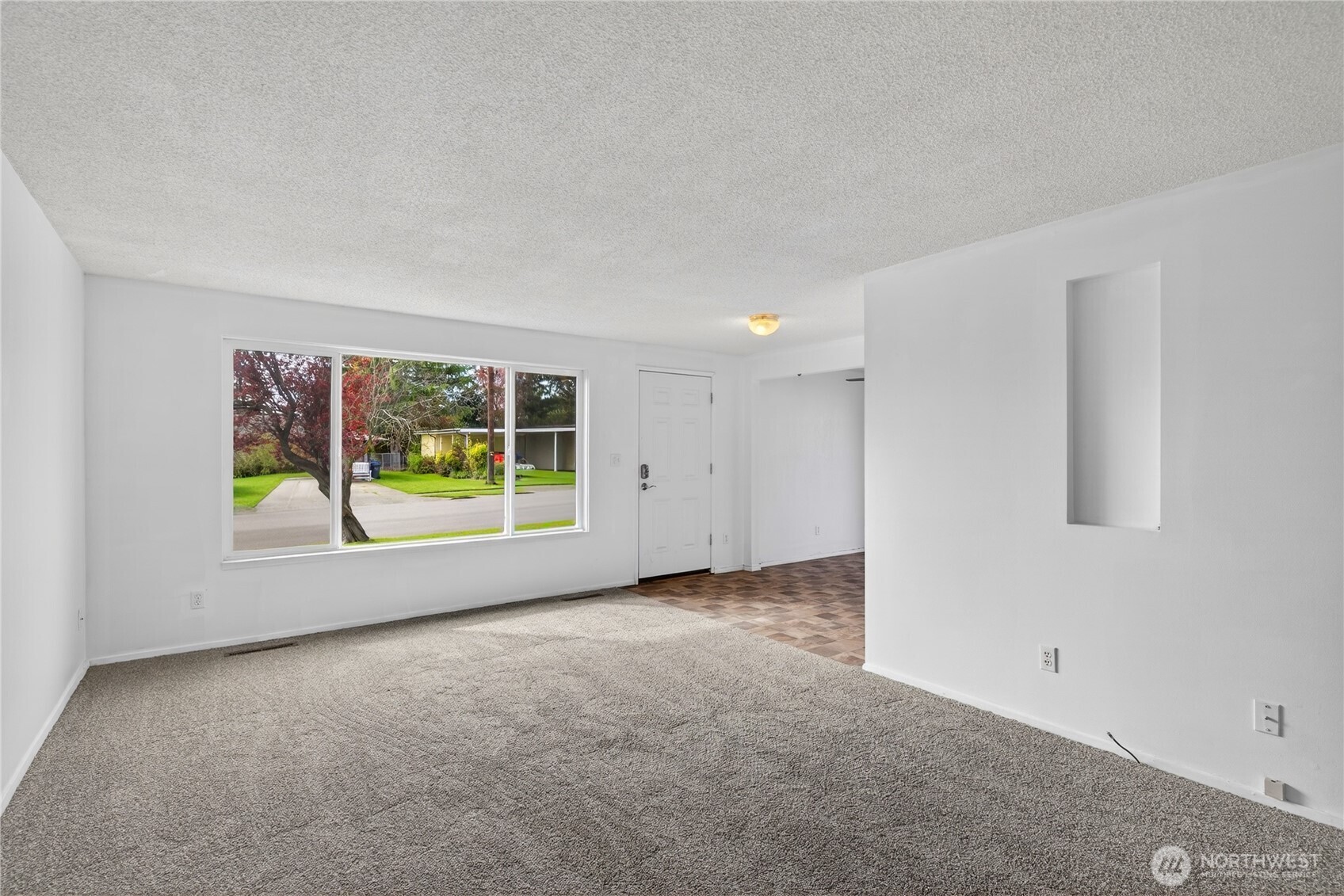 282 Southwest 10th Avenue Oak Harbor, WA 98277 - Photo 7 of 33 an empty room with a window