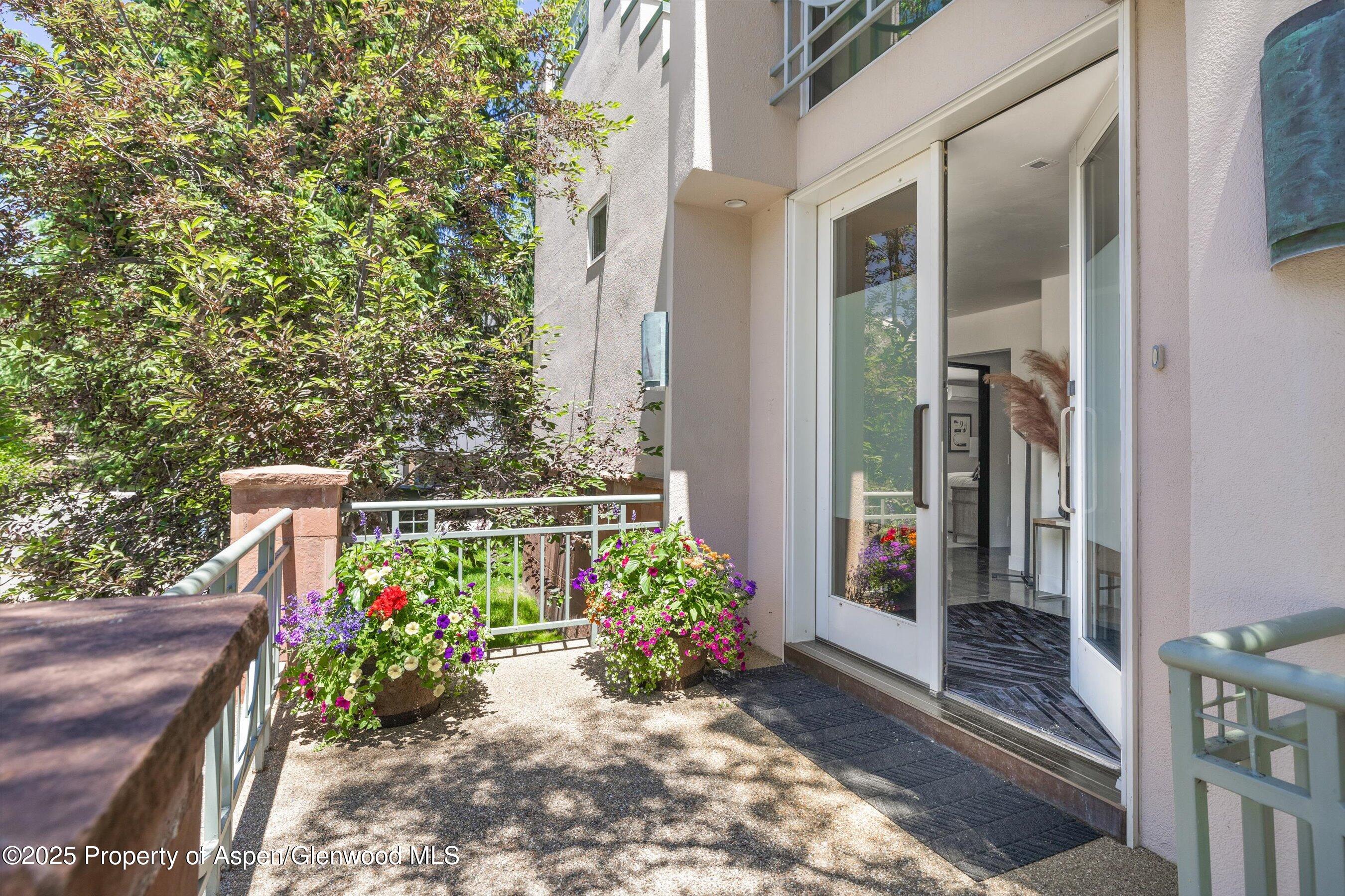 120 South Spring Street, Unit 1 Aspen, CO 81611 - Photo 37 of 37 a view of a corridor