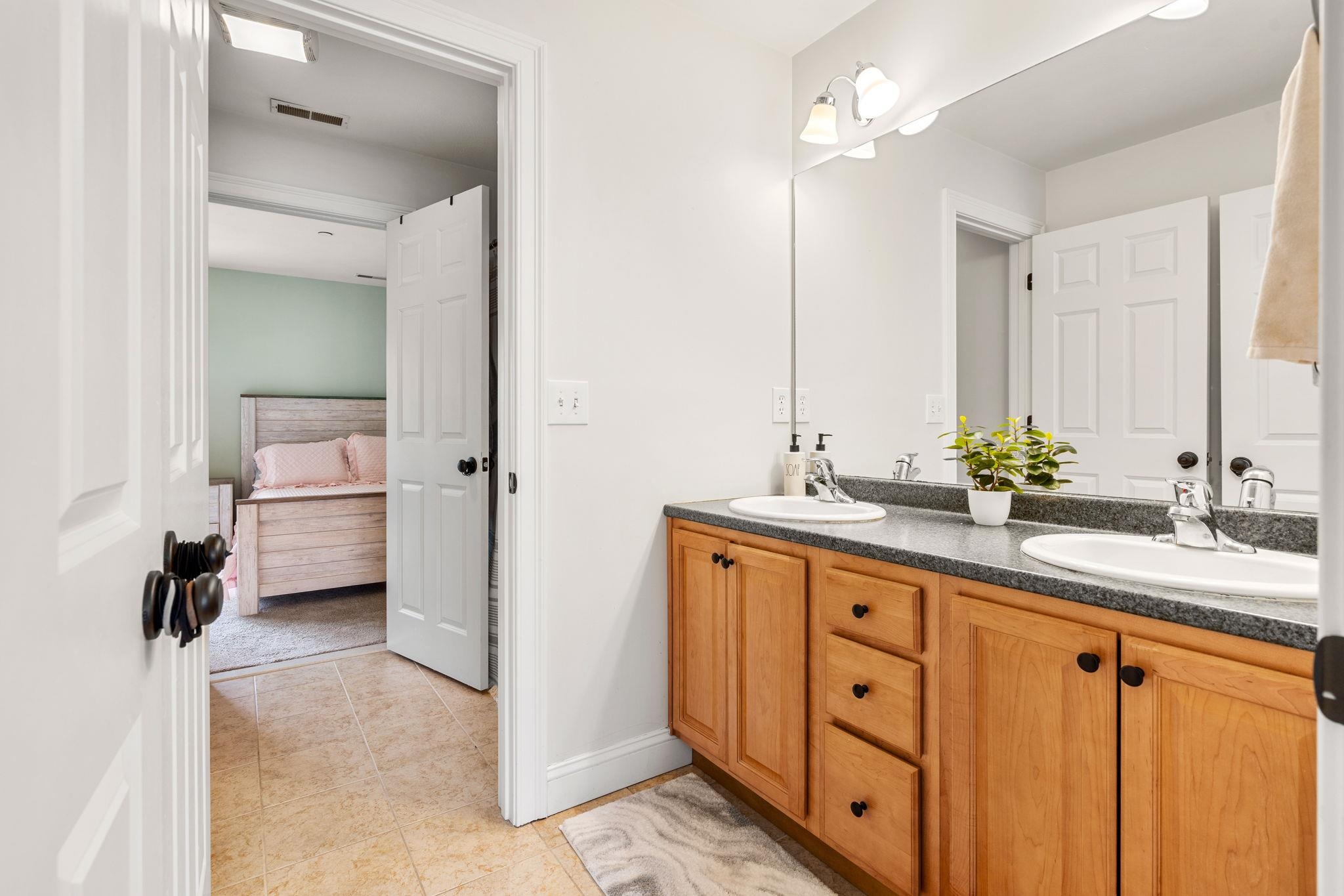 81 North High Street, Unit 3 Derry, NH 03038 - Photo 17 of 24