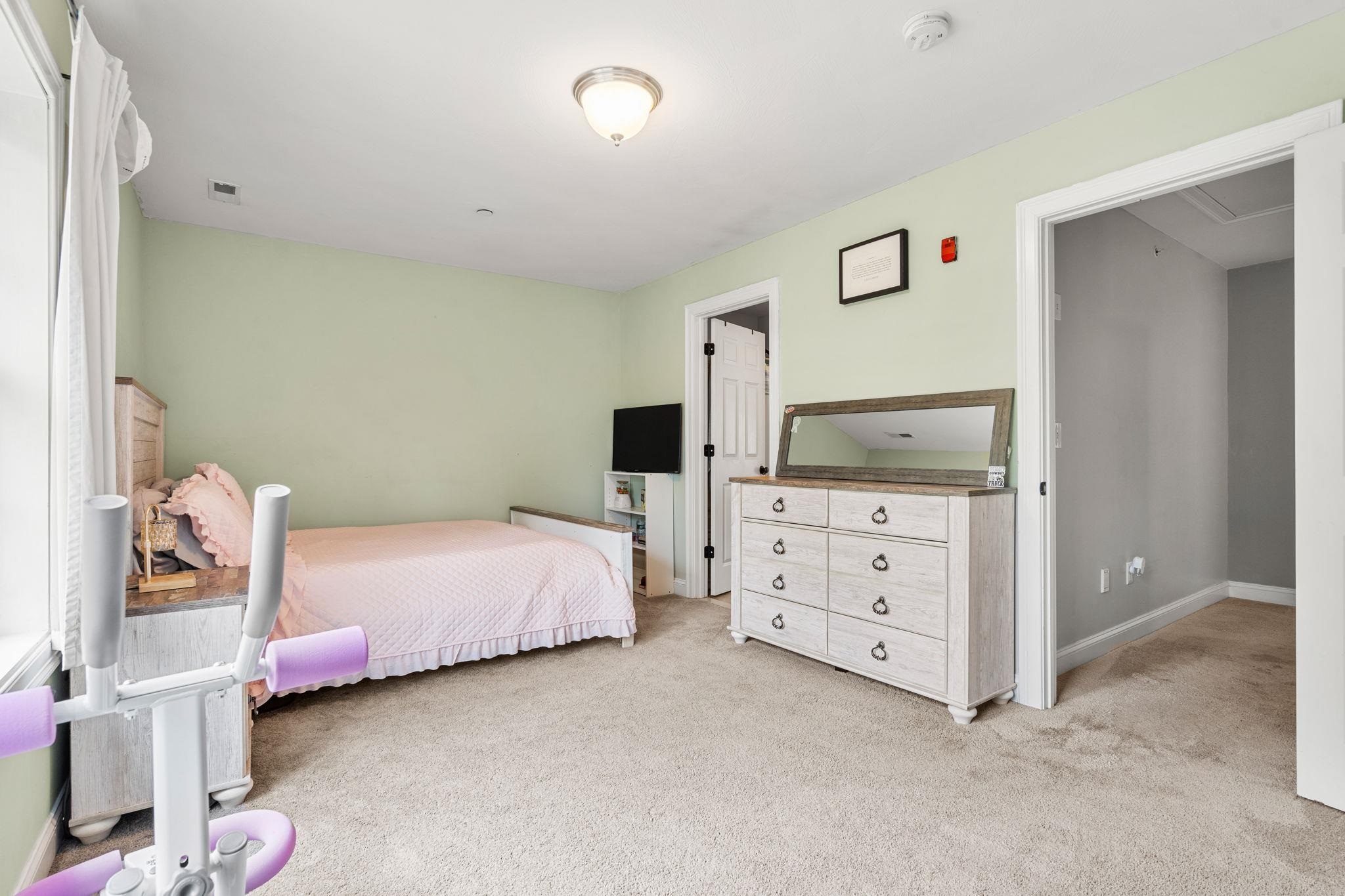 81 North High Street, Unit 3 Derry, NH 03038 - Photo 18 of 24