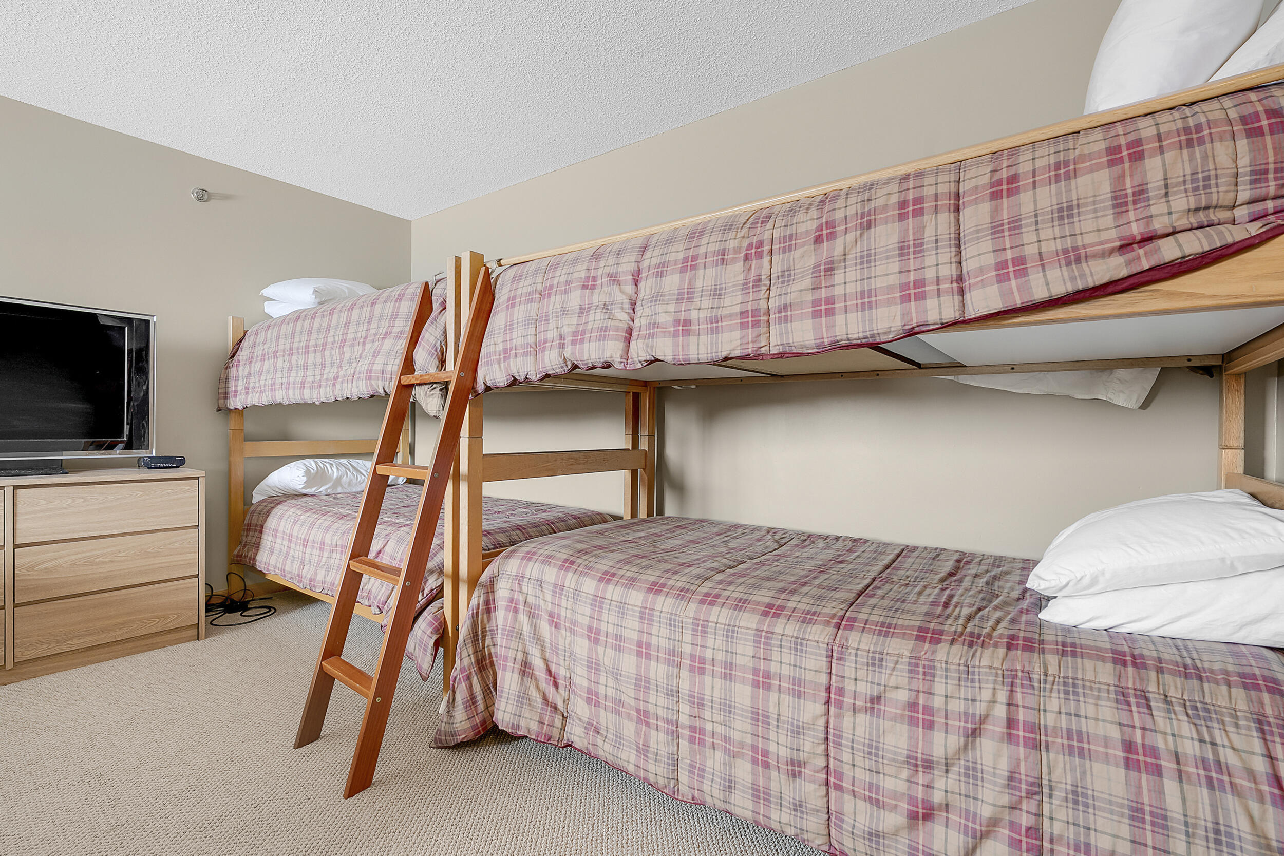 8 Cascade Drive, Unit C17 Newry, ME 04261 - Photo 13 of 27 18_8cascadesunitc17-13