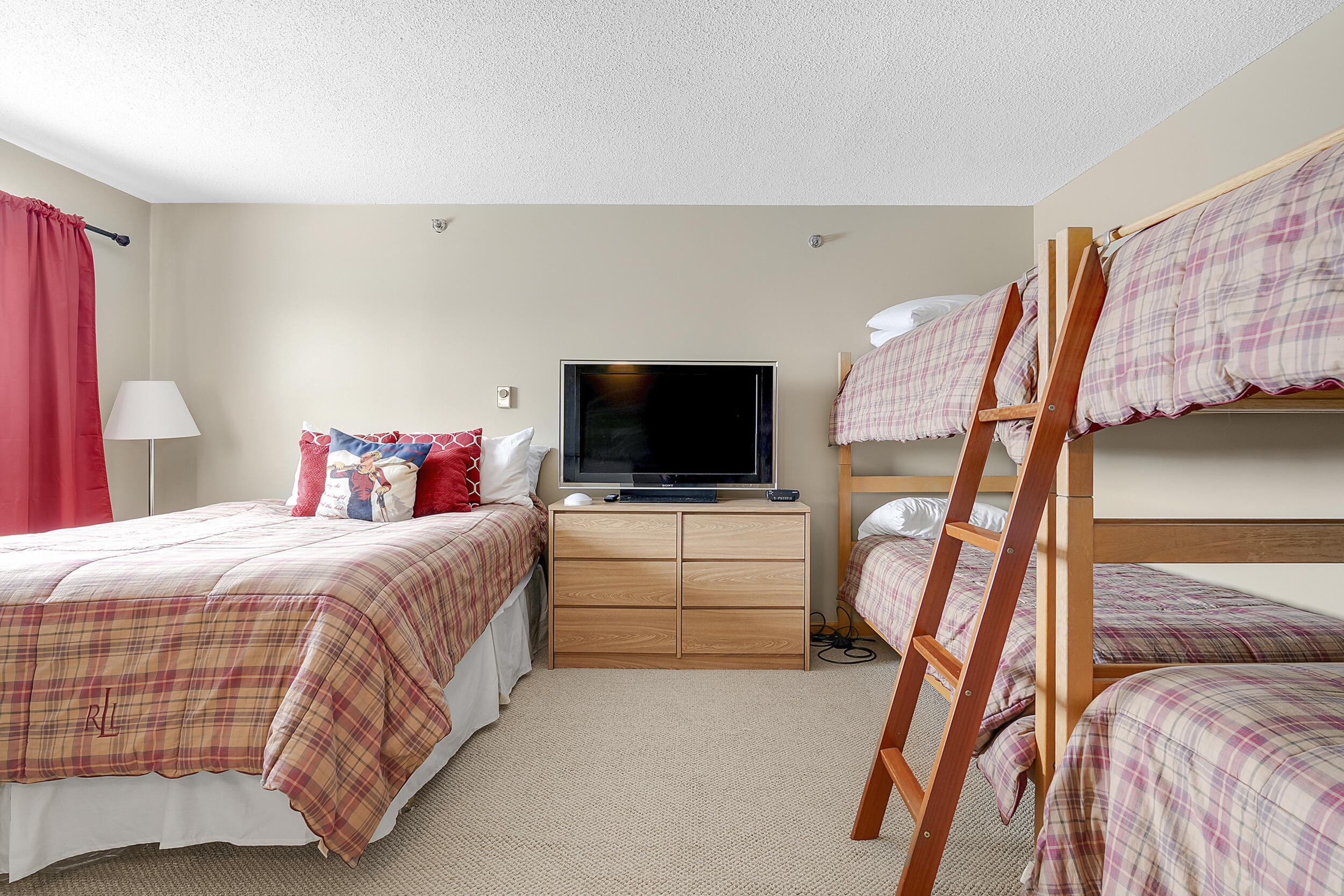 8 Cascade Drive, Unit C17 Newry, ME 04261 - Photo 14 of 27 19_8cascadesunitc17-14