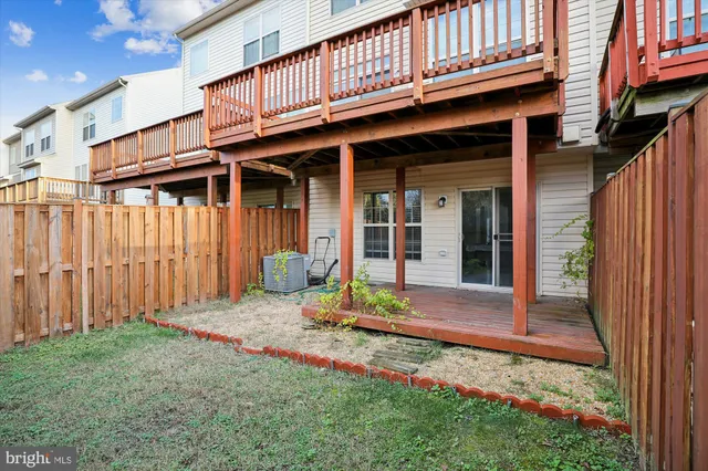 a view of a house with backyard and porch