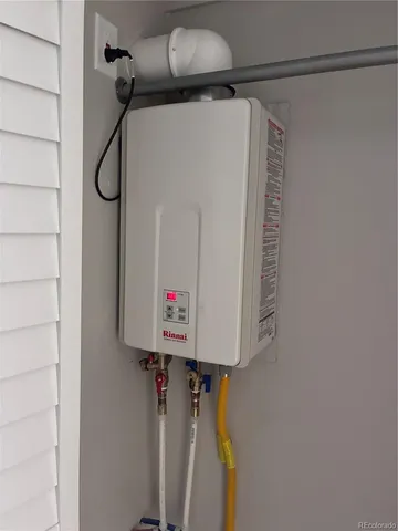 a close up of a shower