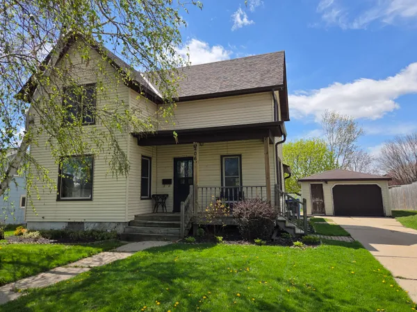 $264,900 | 206 South Montgomery Street, Watertown, WI 53094