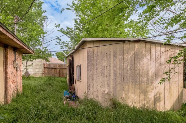$169,000 | 210 Bullard Street, Madisonville, TX 77864
