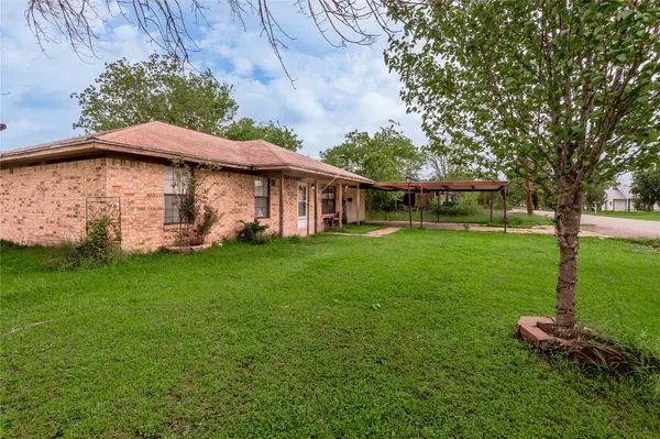 $169,000 | 210 Bullard Street, Madisonville, TX 77864