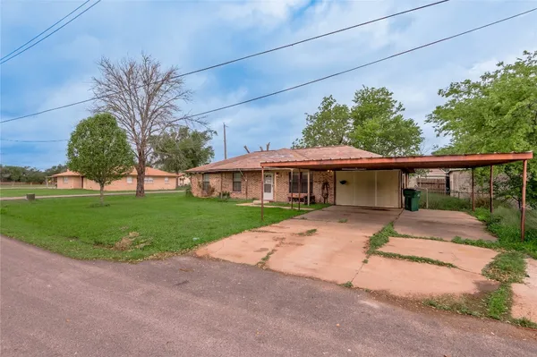 $169,000 | 210 Bullard Street, Madisonville, TX 77864