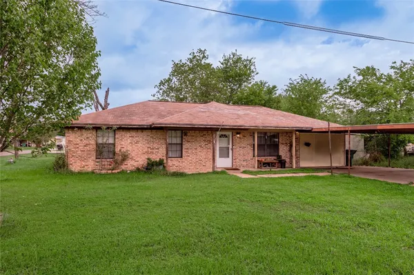 $169,000 | 210 Bullard Street, Madisonville, TX 77864