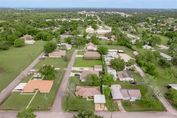 $169,000 | 210 Bullard Street, Madisonville, TX 77864