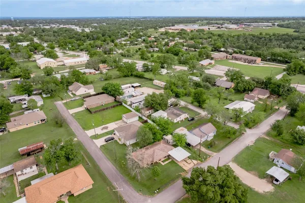 $169,000 | 210 Bullard Street, Madisonville, TX 77864