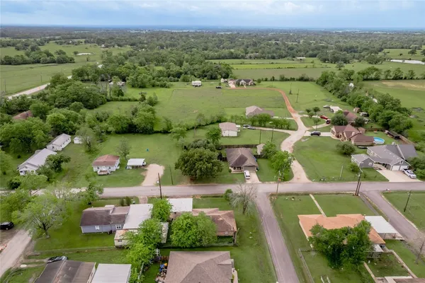 $169,000 | 210 Bullard Street, Madisonville, TX 77864