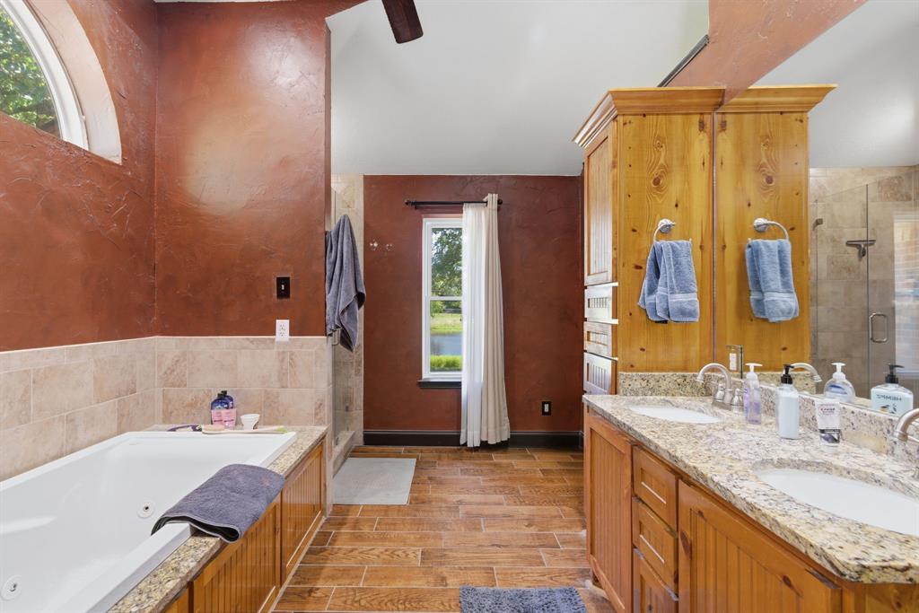 321 Cr 211 Road Gainesville, TX 76240 - Photo 20 of 40 Primary ensuite features large walk-in closet.