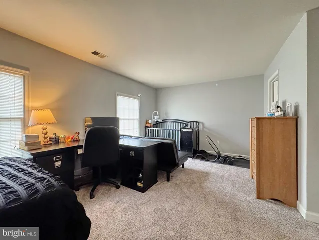 a view of a yard in front of house