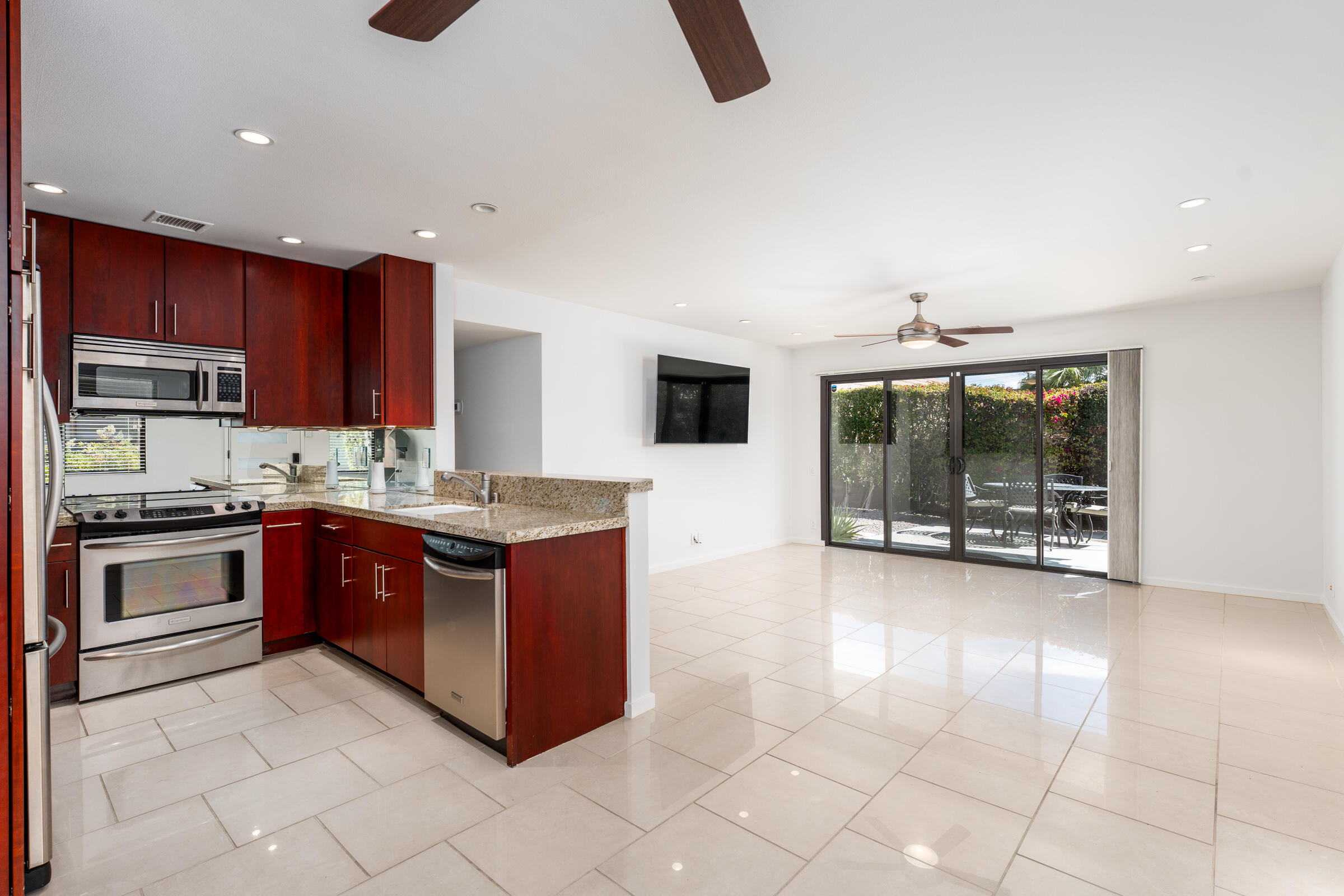 1111 East Ramon Road, Unit 29 Palm Springs, CA 92264 - Photo 8 of 39 Kitchen