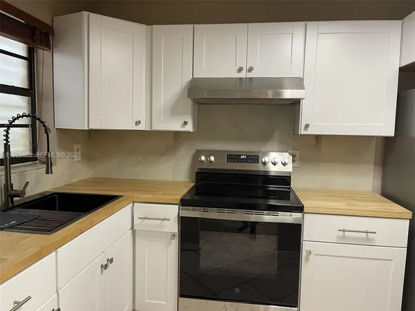 $3,200 | 1250 Lincoln Road, Unit 306, Miami Beach, FL 33139