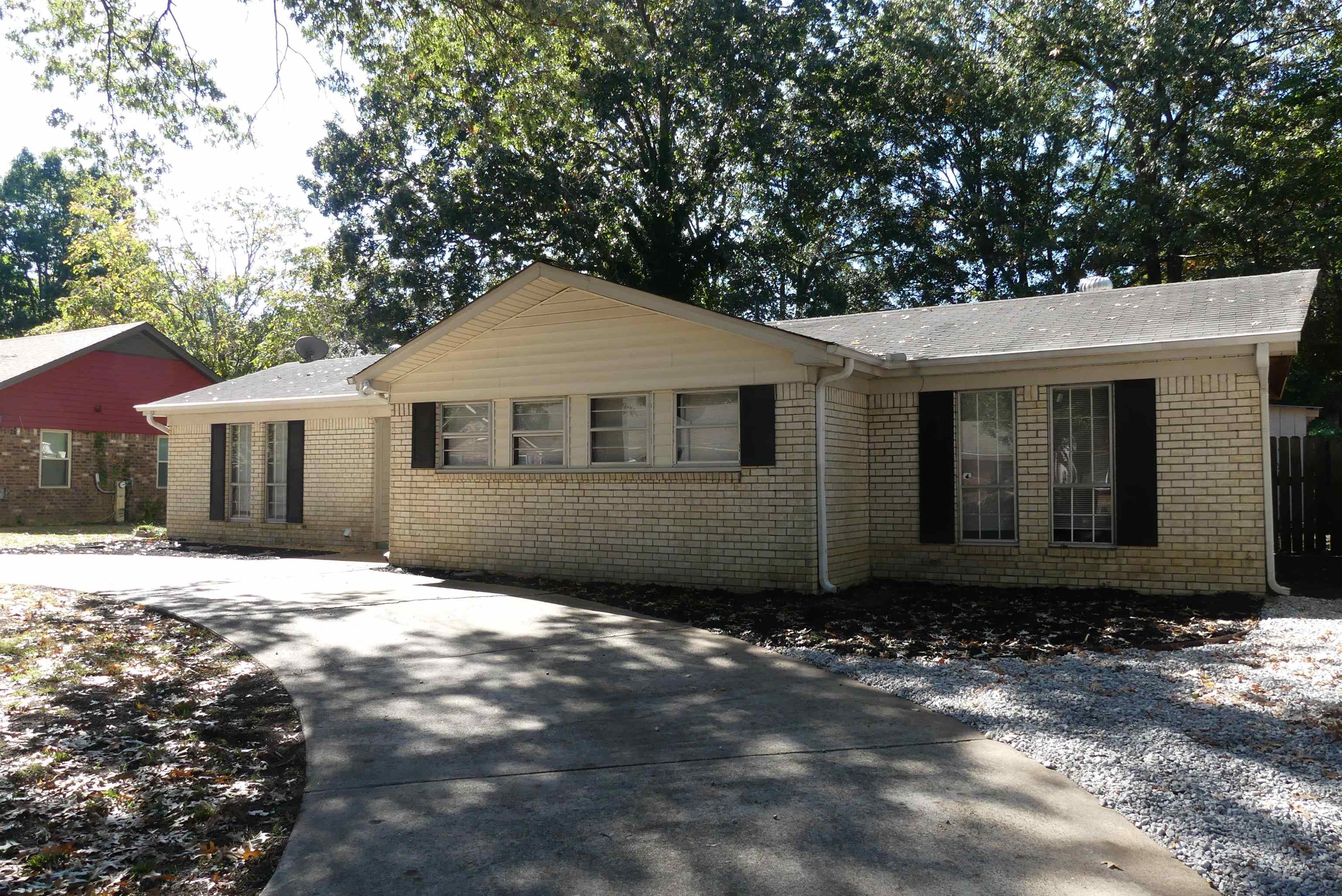 White Brick Mid-Century Ranch