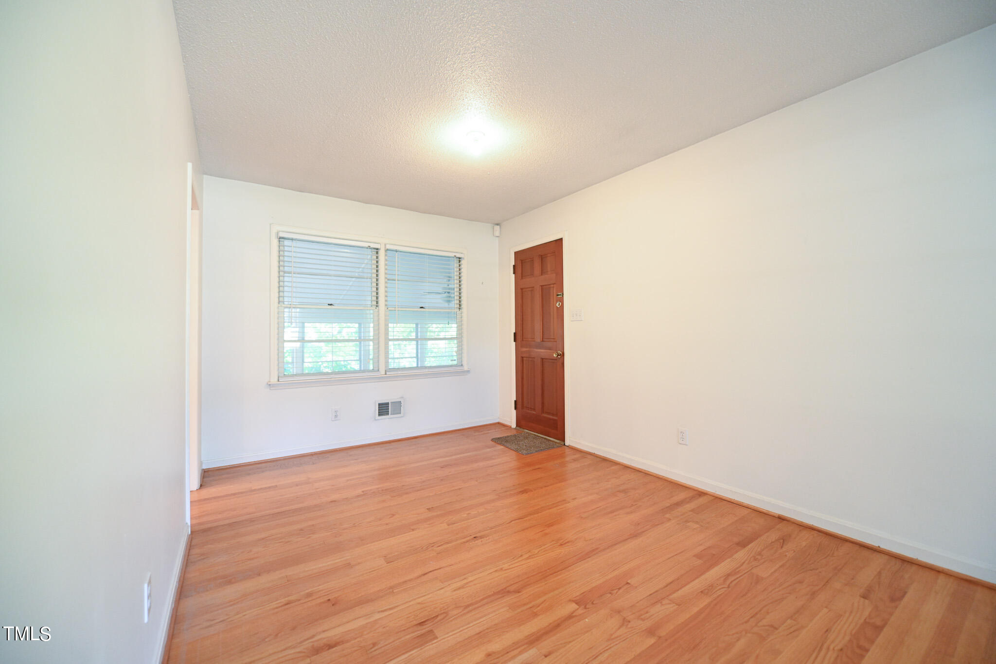 3109 Edgetone Drive Raleigh, NC 27604 - Photo 10 of 43 010