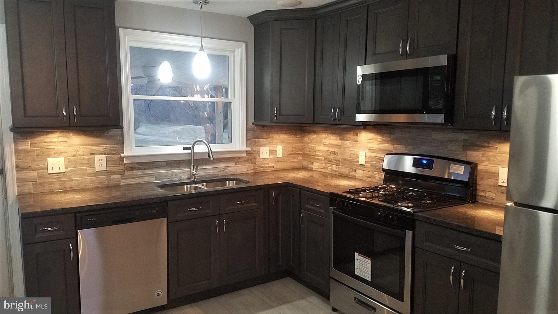 553 Chestnut Hill Road York, PA 17402 - Photo 2 of 27 Gallery Image 2
