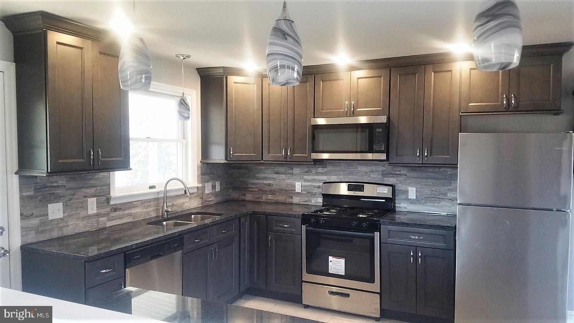 553 Chestnut Hill Road York, PA 17402 - Photo 3 of 27 Gallery Image 3