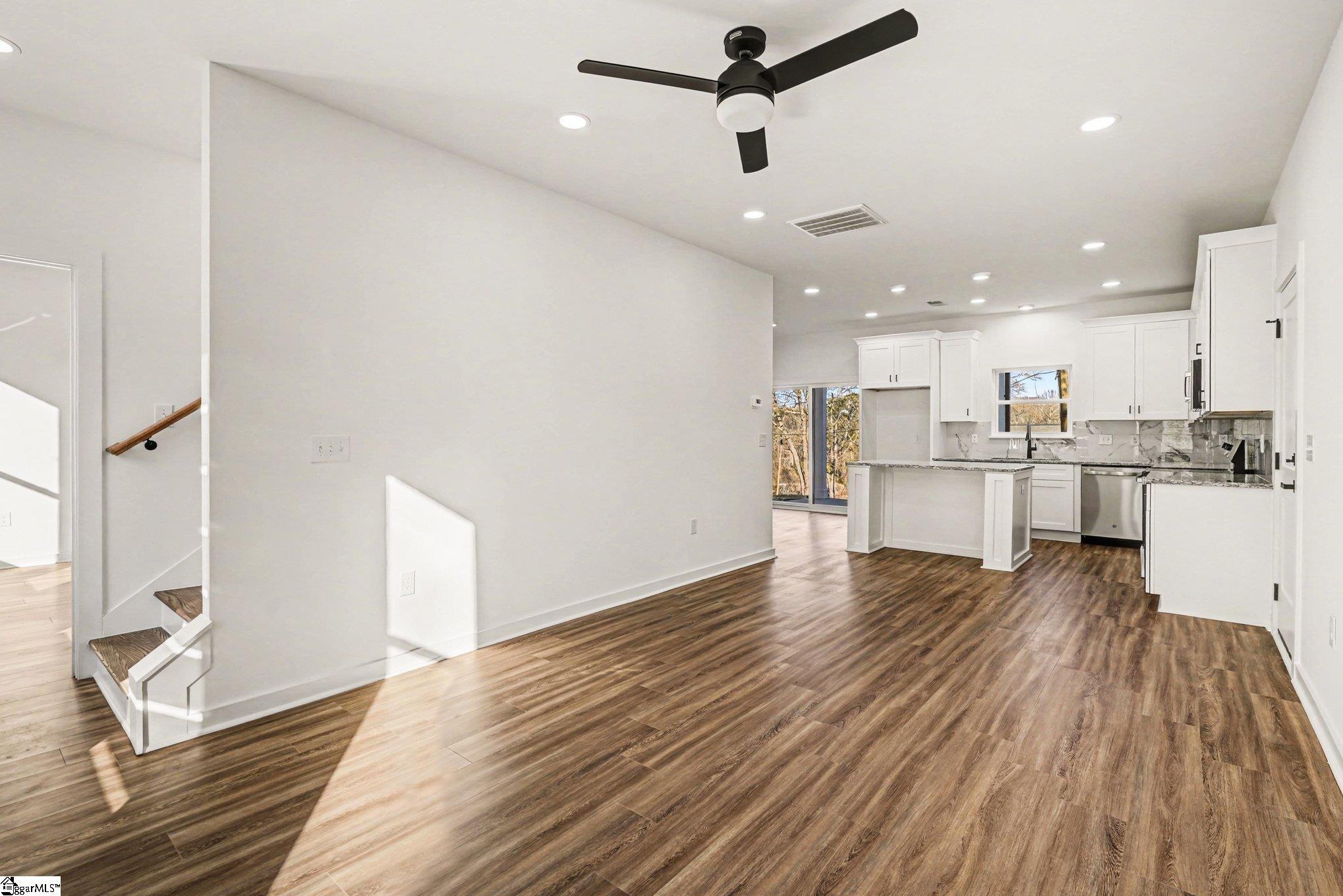 202 Pine Street Easley, SC 29640 - Photo 5 of 29