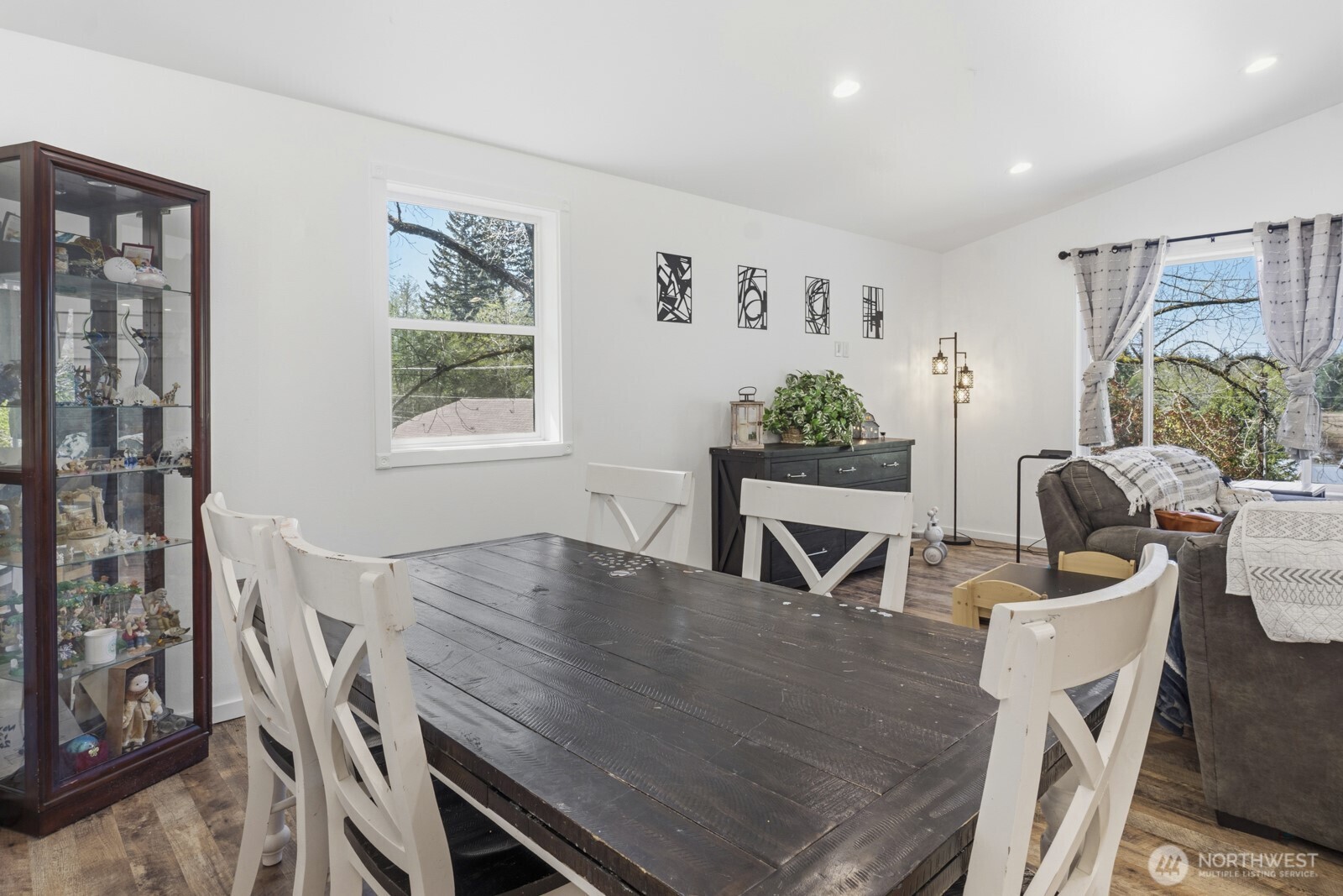 690 North Summit Road McCleary, WA 98557 - Photo 19 of 40 a dining room with furniture and window