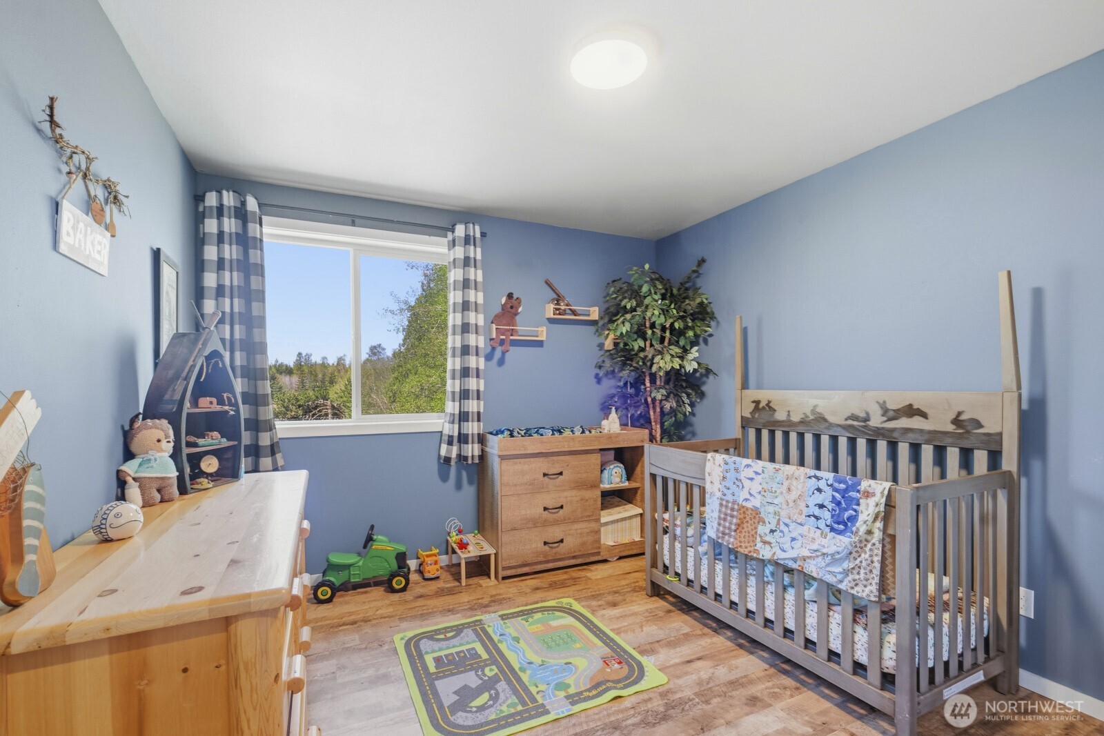 690 North Summit Road McCleary, WA 98557 - Photo 33 of 40 a bedroom with furniture and a window