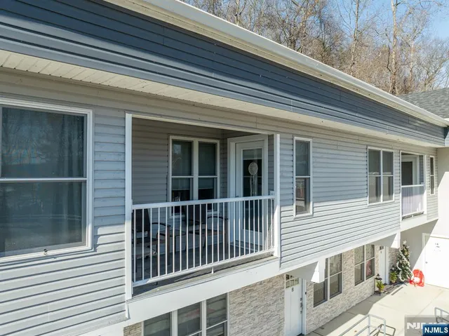 $475,000 | 165 Lakeside Road, Unit 8, West Milford, NJ 07421