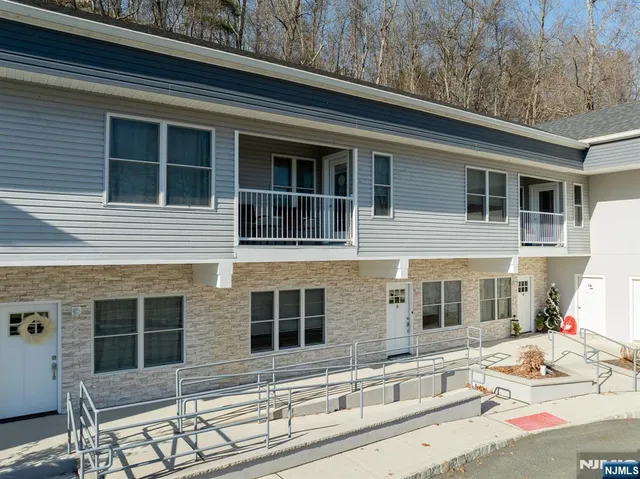 $475,000 | 165 Lakeside Road, Unit 8, West Milford, NJ 07421